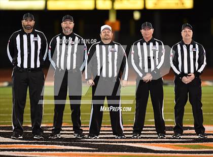 Thumbnail 3 in Iowa Park vs. Ferris (UIL 4A  Bi-District) photogallery.