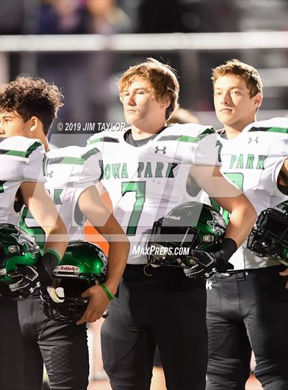 Thumbnail 3 in Iowa Park vs. Ferris (UIL 4A  Bi-District) photogallery.