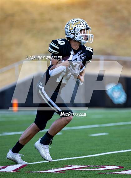 Thumbnail 2 in Wellington vs Vega (UIL 2A Bi-District Playoff) photogallery.