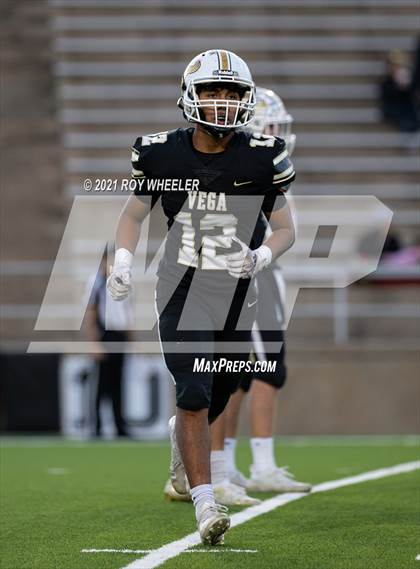 Thumbnail 1 in Wellington vs Vega (UIL 2A Bi-District Playoff) photogallery.