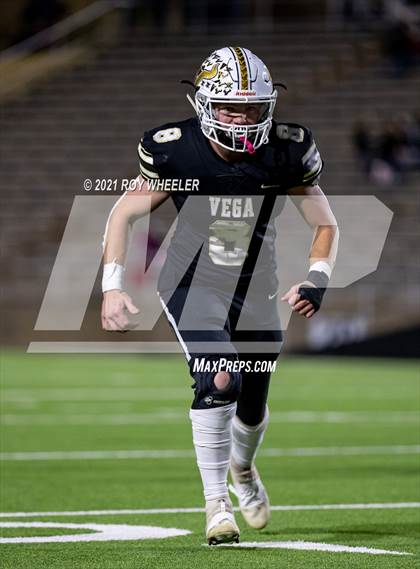 Thumbnail 3 in Wellington vs Vega (UIL 2A Bi-District Playoff) photogallery.