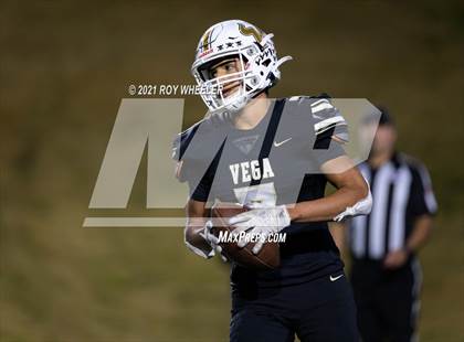 Thumbnail 1 in Wellington vs Vega (UIL 2A Bi-District Playoff) photogallery.