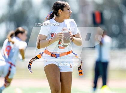 Thumbnail 3 in Oxnard vs. Westlake photogallery.