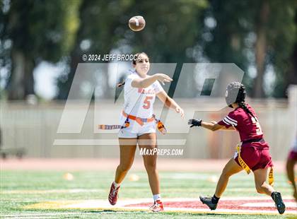 Thumbnail 3 in Oxnard vs. Westlake photogallery.