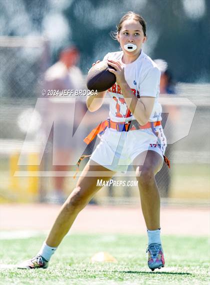 Thumbnail 2 in Oxnard vs. Westlake photogallery.