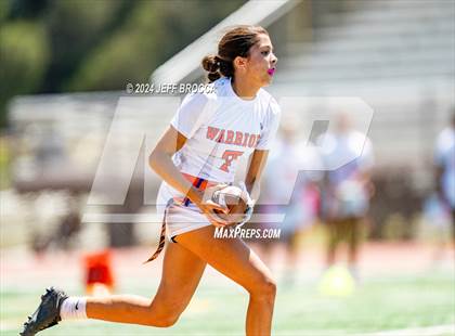 Thumbnail 2 in Oxnard vs. Westlake photogallery.