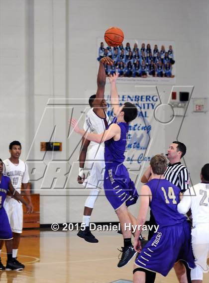 Thumbnail 1 in Bardstown vs. Henderson County photogallery.