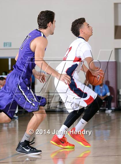Thumbnail 2 in King vs. Hoover (MaxPreps Holiday Classic) photogallery.