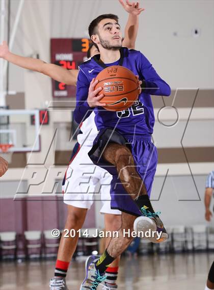 Thumbnail 2 in King vs. Hoover (MaxPreps Holiday Classic) photogallery.