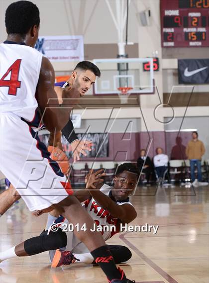 Thumbnail 2 in King vs. Hoover (MaxPreps Holiday Classic) photogallery.