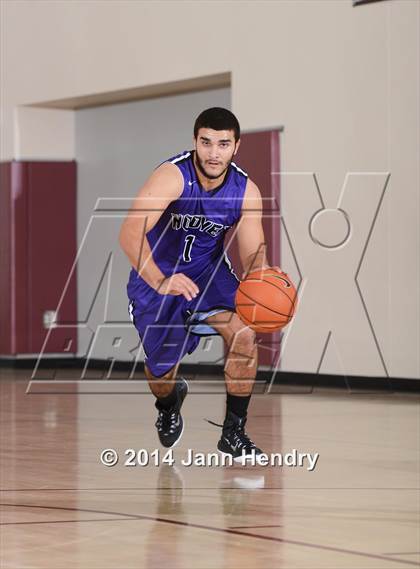 Thumbnail 3 in King vs. Hoover (MaxPreps Holiday Classic) photogallery.
