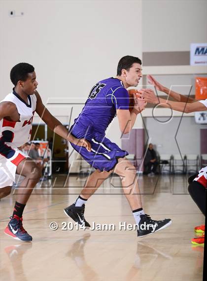 Thumbnail 3 in King vs. Hoover (MaxPreps Holiday Classic) photogallery.