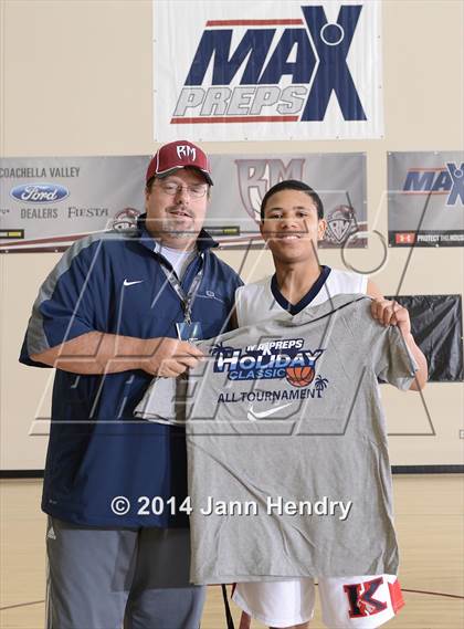 Thumbnail 2 in King vs. Hoover (MaxPreps Holiday Classic) photogallery.