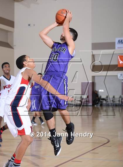Thumbnail 2 in King vs. Hoover (MaxPreps Holiday Classic) photogallery.