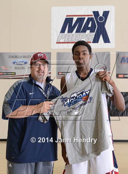 Thumbnail 1 in King vs. Hoover (MaxPreps Holiday Classic) photogallery.