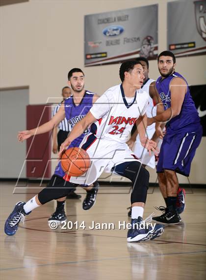 Thumbnail 3 in King vs. Hoover (MaxPreps Holiday Classic) photogallery.