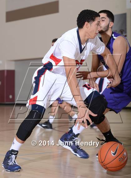 Thumbnail 3 in King vs. Hoover (MaxPreps Holiday Classic) photogallery.