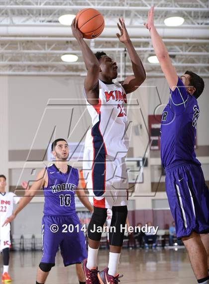 Thumbnail 2 in King vs. Hoover (MaxPreps Holiday Classic) photogallery.