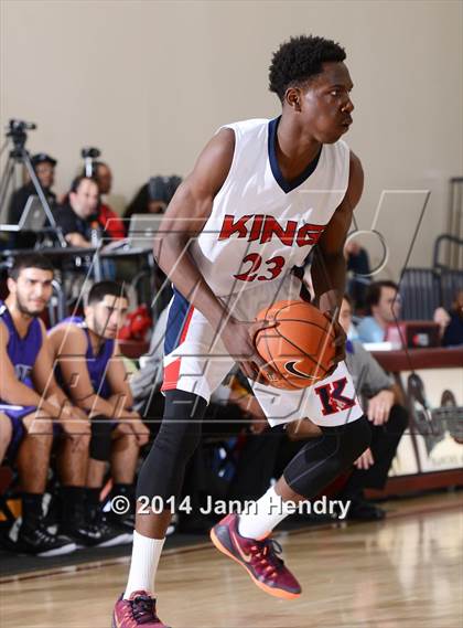 Thumbnail 3 in King vs. Hoover (MaxPreps Holiday Classic) photogallery.