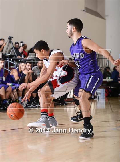 Thumbnail 1 in King vs. Hoover (MaxPreps Holiday Classic) photogallery.