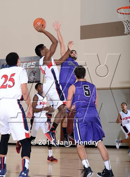 Thumbnail 3 in King vs. Hoover (MaxPreps Holiday Classic) photogallery.