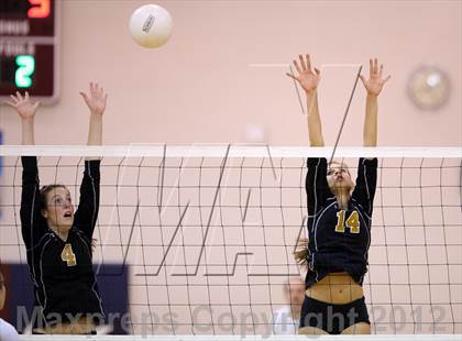 Thumbnail 2 in Arapahoe @ Cherokee Trail photogallery.