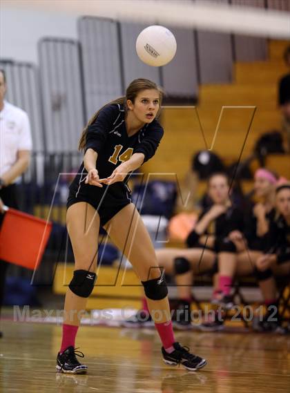 Thumbnail 2 in Arapahoe @ Cherokee Trail photogallery.