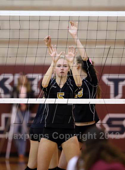 Thumbnail 3 in Arapahoe @ Cherokee Trail photogallery.