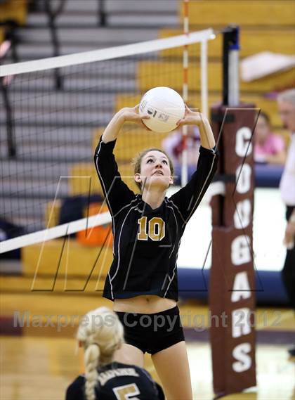 Thumbnail 1 in Arapahoe @ Cherokee Trail photogallery.