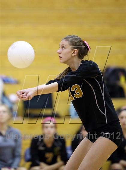 Thumbnail 1 in Arapahoe @ Cherokee Trail photogallery.