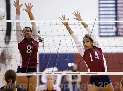 Thumbnail 1 in Arapahoe @ Cherokee Trail photogallery.