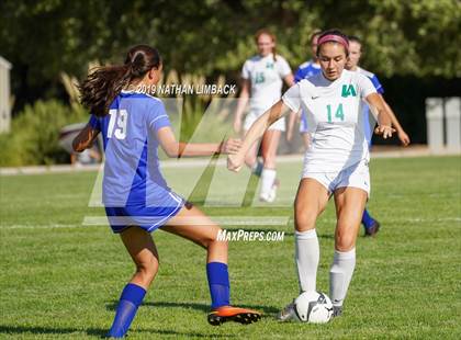 Thumbnail 1 in Los Alamos Topper vs Bosque Bobcats photogallery.