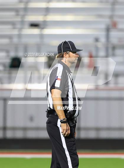 Thumbnail 1 in Grand Saline vs Lone Oak photogallery.