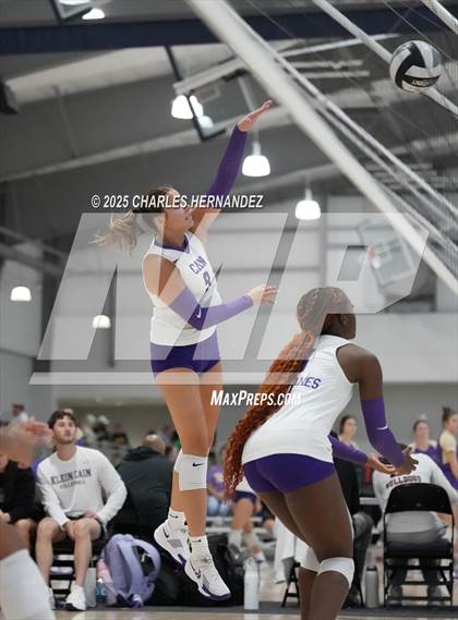 Thumbnail 3 in Klein Cain vs. London (Legends Invitational) photogallery.