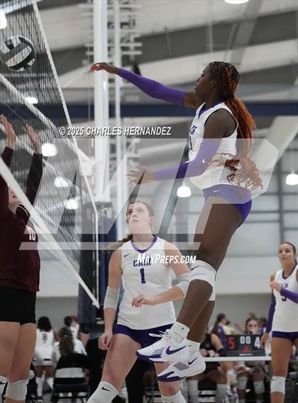 Thumbnail 2 in Klein Cain vs. London (Legends Invitational) photogallery.