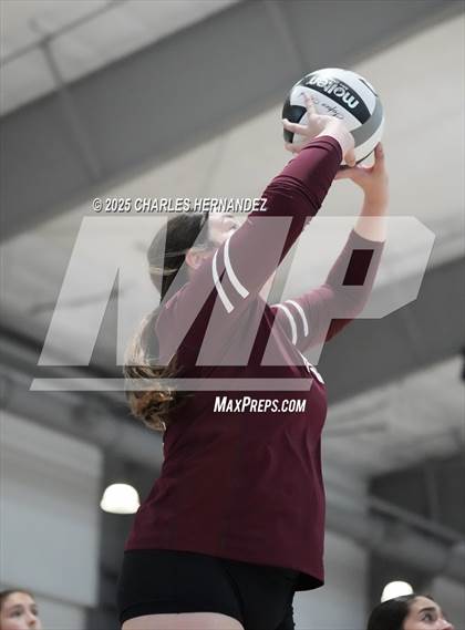 Thumbnail 1 in Klein Cain vs. London (Legends Invitational) photogallery.