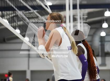 Thumbnail 2 in Klein Cain vs. London (Legends Invitational) photogallery.