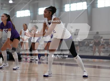 Thumbnail 1 in Klein Cain vs. London (Legends Invitational) photogallery.
