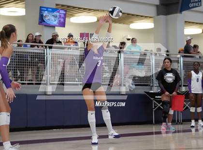 Thumbnail 2 in Klein Cain vs. London (Legends Invitational) photogallery.