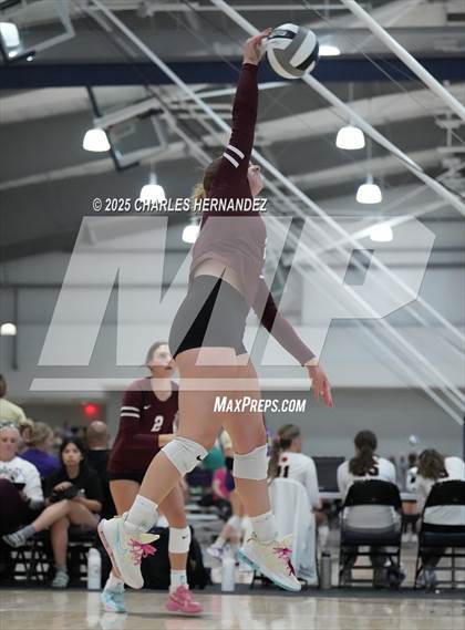 Thumbnail 1 in Klein Cain vs. London (Legends Invitational) photogallery.