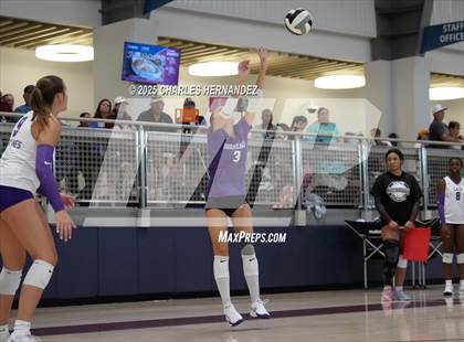 Thumbnail 1 in Klein Cain vs. London (Legends Invitational) photogallery.