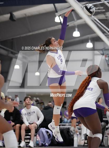 Thumbnail 2 in Klein Cain vs. London (Legends Invitational) photogallery.