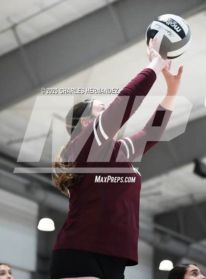 Thumbnail 2 in Klein Cain vs. London (Legends Invitational) photogallery.