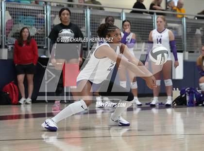 Thumbnail 2 in Klein Cain vs. London (Legends Invitational) photogallery.