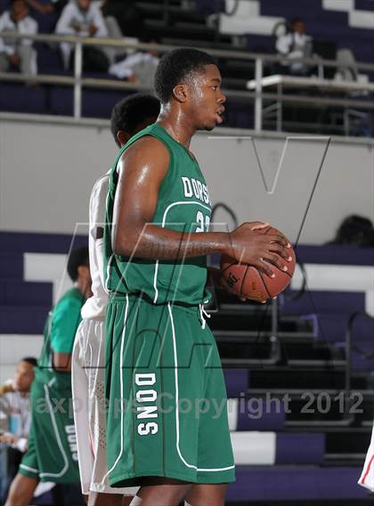 Thumbnail 2 in Dorsey vs. Cleveland (St. Hope Elite Hoops Classic) photogallery.