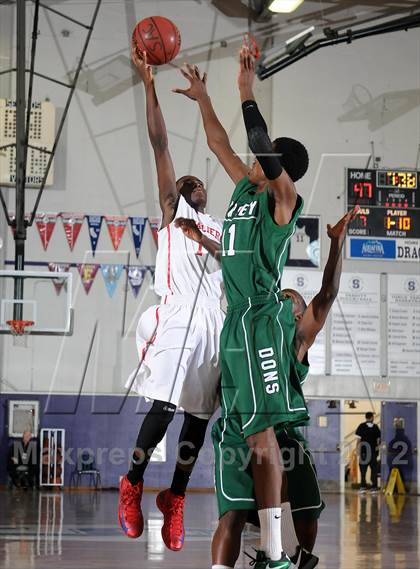 Thumbnail 2 in Dorsey vs. Cleveland (St. Hope Elite Hoops Classic) photogallery.