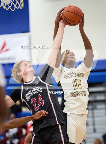 Thumbnail 3 in Neumann-Goretti vs. Rutgers Prep photogallery.