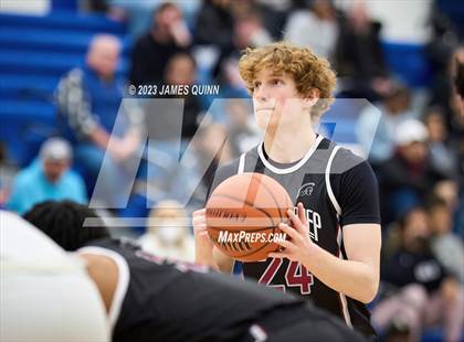 Thumbnail 3 in Neumann-Goretti vs. Rutgers Prep photogallery.