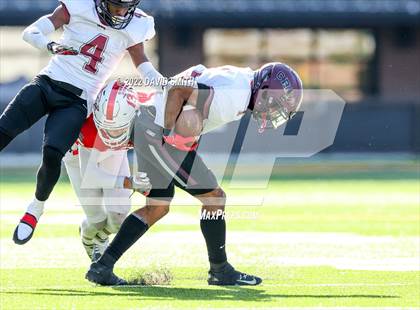Thumbnail 3 in Reeds Spring vs. Cardinal Ritter College Prep (MSHSAA Class 3 Championship) photogallery.