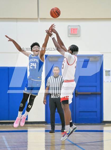 Thumbnail 3 in St. John's vs. Episcopal photogallery.